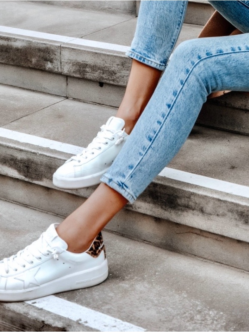 Golden Goose Pure Star White with Gold Accent Sneaker. GUC!